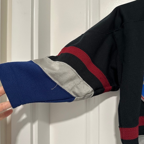 Vintage 90’s Starter NHL Vancouver Canucks Hockey Jersey Youth Medium - Picture 4 of 13